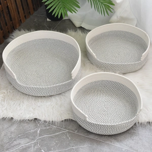 Lot de trois paniers ronds pour animaux en corde de coton tressée grise et blanche moderne