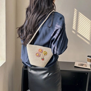 Sac Seau en Coton Tissé Avec Décoration Florale Sac à Bandoulière de Plage d'Été Fait à Main Pour Femme Mode Quotidienne