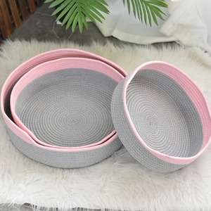 Ensemble de trois paniers tressés en coton gris et rose pour animaux et rangement maison