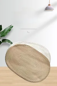 Détail du tapis de chevet ovale en coton tissé à la main avec bordure tressée