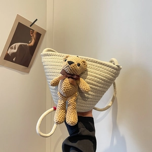 Sac Bandoulière Femme en Paille Tissée avec Ours Mignon Style Pastoral Artisanal Petit Sac Seau pour Voyage Quotidien
