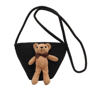 Joli sac bandoulière tissé noir pour filles avec un ours en peluche marron et bandoulière