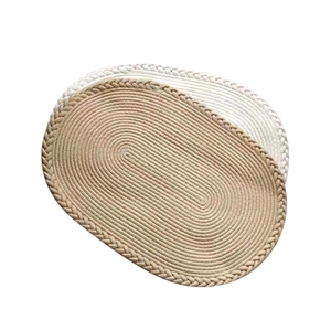 Tapis ovales tissés main en coton blanc et beige avec texture en spirale pour la maison