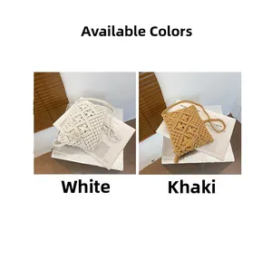 Détail de sacs en coton tissé à la main blanc et kaki avec finitions à franges