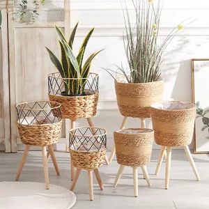 Nordic Style Handwoven Straw Flower Basket Floor Standing Plant Stand With Solid Wood Legs For Living Room Indoor Decor
