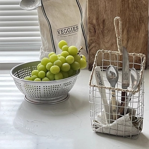 Nordic Iron Hanging Storage Basket Wall Mounted Magazine Rack Minimalist Living Room Small Kitchen Organizer Wire Mesh Basket