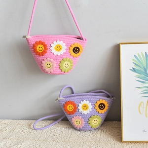 Détails des sacs tissés rose et violet avec patchs tournesol souriants et fermeture éclair