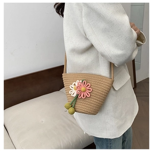 Detail of hand-woven crossbody bag featuring white and pink 3D crochet daisies