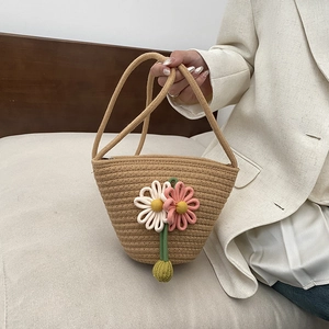 Sac seau en coton tissé à la main avec fleurs au crochet et breloque perlée colorée