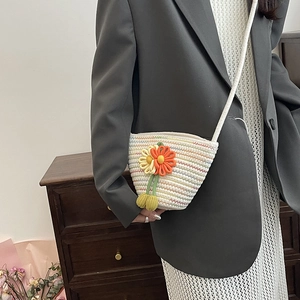Sac à bandoulière en coton tissé à la main avec fleurs et pompons pour la plage