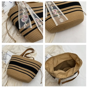 Détails du sac cabas rayé en paille tissée avec broderie florale et doublure à cordon
