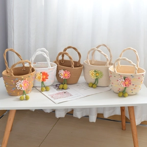 Sac à Main Tissé en Corde de Coton Fait Main Avec Décoration Florale Mini Sac Cabas Style Pastoral pour Femme Quotidien