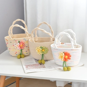 Trois sacs à main en corde de coton tissé avec fleurs 3D et poignées torsadées élégantes
