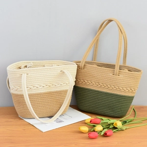 Elegante borsa tote intrecciata con cuciture a contrasto e manici in corda spessa