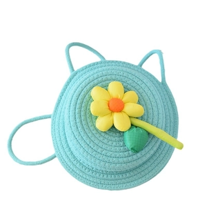 Sac circulaire en paille bleu clair avec oreilles mignonnes et détail de fleur 3D