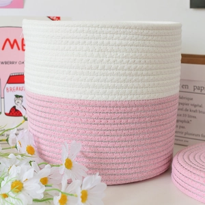 Cesto portaoggetti minimalista in corda di cotone con coperchio in bianco e rosa