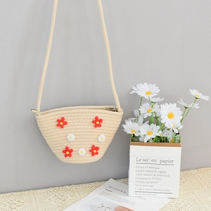 Kids woven straw crossbody bag with daisy flower applique and beige rope strap