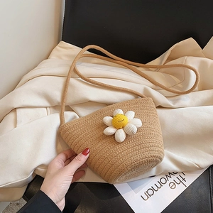 Mini straw crossbody bag with floral daisy detail for women's summer beach vacations
