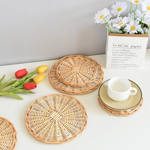 Minimalist woven round heat-resistant placemats with a natural texture for home kitchen