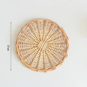 Detailed top view of 21cm woven heat resistant round table mat with spiral pattern