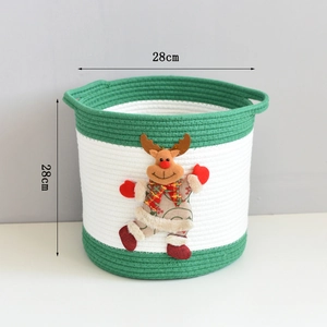 Détail du panier de Noël en coton avec motif élan, dimensions 28cm par 28cm