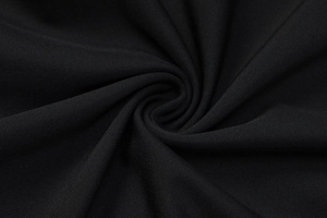 Gros plan du tissu en maille noire haute densité avec texture sergée et drapé doux