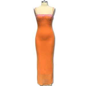 Robe longue orange moulante à bretelles avec dentelle rose et maille extensible