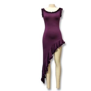 Robe moulante bustier violet foncé avec décolleté à volants et ourlet asymétrique