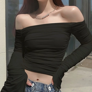 Elegantes schwarzes schulterfreies Slim-Fit-Oberteil mit Texturfalten und langen Ärmeln