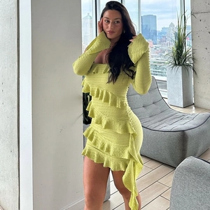 Robe courte vert citron à volants en tissu gaufré avec manches longues évasées