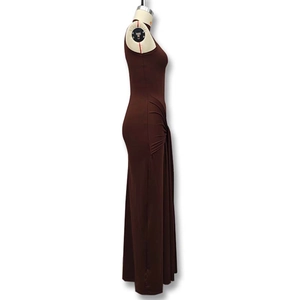 Detail of dark brown bodycon dress with side ruched fabric and high slit design