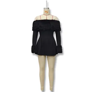 Détail d'une robe noire à épaules dénudées avec bordure en fausse fourrure au col et poignets