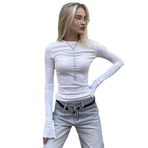 Slim fit white long sleeve crew neck t-shirt for women in casual street style