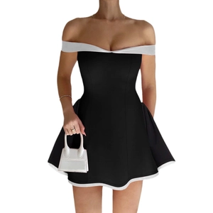 Elegante vestido corto palabra de honor en blanco y negro con falda de línea A