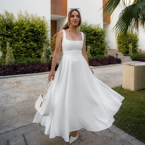 Elegantes weißes ärmelloses Maxikleid mit quadratischem Ausschnitt und A-Linien-Schnitt