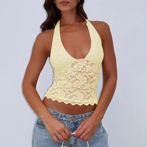 Haut licou en dentelle jaune pâle avec motifs de roses 3D et coupe courte ajustée