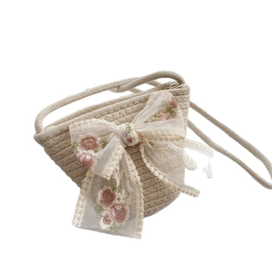 Sac de plage d'été tissé avec nœud en dentelle et broderie florale délicate pour fille