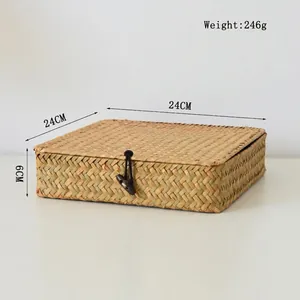 Detailansicht der gewebten Aufbewahrungsbox mit Holzknopf und 24cm Größenangabe