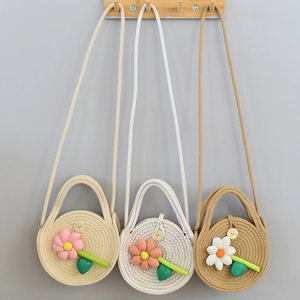 Sacs à bandoulière ronds tissés à la main avec fleurs pour les vacances d'été