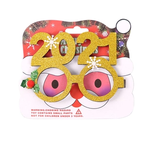 Sparkly gold 2021 glitter glasses with festive green leaves for Christmas party props