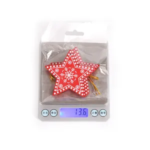 Weight measurement of 13.6g for red wooden star ornaments with white snowflake patterns