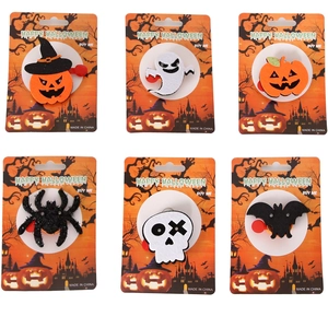 Set di 6 spille luminose di Halloween con motivi a zucca e fantasma in confezione