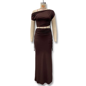 Vêtements Top And Bottom pour Femmes Couleur Unie Crop Top Une Épaule et Jupe Maxi Fendue Patchwork Sexy Streetwear Été