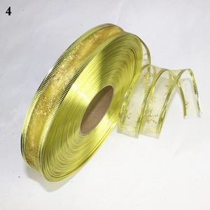 Nastro natalizio dorato da 2,5 cm in organza con fiocchi di neve e bordi solidi