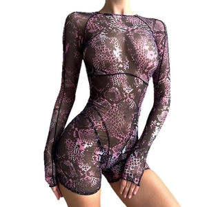 Body en maille à imprimé serpent rose avec manches longues et coupe moulante sexy