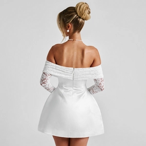 Robe élégante blanche en satin à épaules dénudées avec dentelle et zip dos