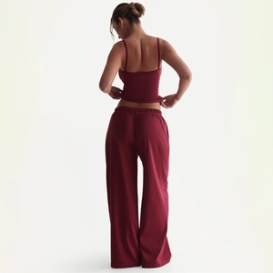 Ensemble caraco bordeaux et pantalon large à cordon pour femme, vue de l'arrière
