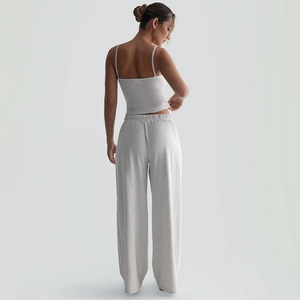 Ensemble détente deux pièces pour femmes avec haut à fines bretelles et pantalon large en tricot