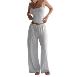 Ensemble détente pour femme avec caraco ajusté et pantalon large à cordon en gris clair
