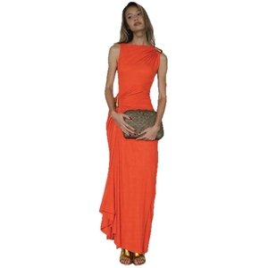 Ärmelloses orangefarbenes Bodycon-Kleid mit seitlicher Raffung und Gold-Applikationen